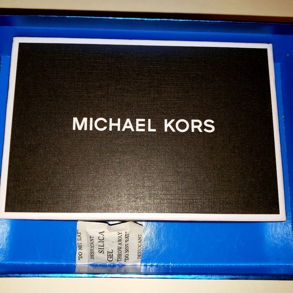 Michael Kors Billfold Wallet with Keychain - Picture 4 of 5